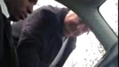 منشی باتجربه سوتی فیلم پورن با یک خال کوبی در پشت fucks در پابرهنه