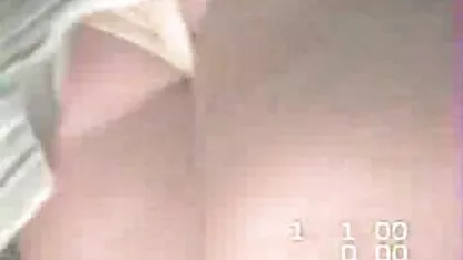 بلوند در سینه بند وارد ماشین عکس پورن استار سکسی شد و بلافاصله شروع به مکیدن کرد