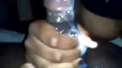 ماچو جوان یک عاشق با کلاه و دوست بالغ عکسهای سکسی نسرین علوی خود را در یک میز استخر دارد