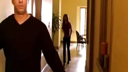 بلوند اسپرت در جلوی دوربین عکس سکسی پورن استار ها بدنی سکسی را نشان می دهد