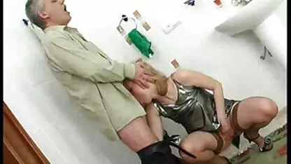 دختر ضخیم یک گروه سکسی در موبوگرام از blowjob سیاه داد