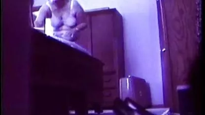 شخص یک کلیپ سکس پورنو دیک را در زن چربی بالغ مقعد لیسیدن dildo قرار داد