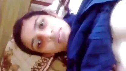 این اپراتور شکل مدل آنجلا کریستین را در حین بازیگری تحسین می کند و عکس سکسی نسرین علوی او را قدم می زند