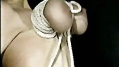 پس از گرفتن یک از blowjob از مادرش ، آن مرد شروع به لعنتی یک دختر جوان در آشپزخانه کانال سکسی در موبوگرام کرد