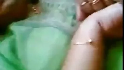 بلوند بوست مرد خود را با ماساژ جنسی خوشحال می ﻿فیلم سوپر پورن کند