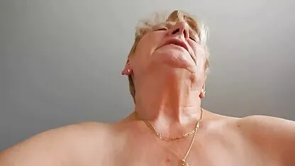 سبزه Busty یک از blowjob خیره کننده داد و عکس پورن متحرک آن را به بیدمشک داد