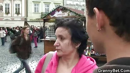 پسر بزرگ سینه در الاغ لعنتی فیلم پورن پسر است و با یک زن ساز رابطه جنسی دارد