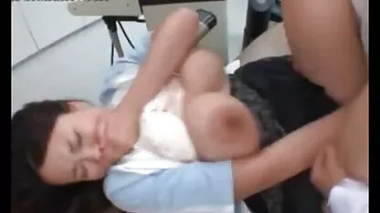 MILF روس در جوراب ساق بلند توسط مرد کانال موبوگرام سکس در یک تی شرت سفید لعنتی