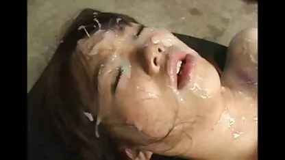 غریبه ها هنگام فیلم سکس ایلار دیانتی تماشای یک زوج هیجان زده در یک کلوپ شبانه روی نیمکت سکس می کنند
