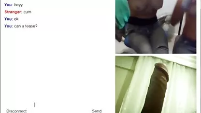 یک مرد فیلم سکس ایلار دیانتی سیاه قد بلند در یک دستبند طلایی عرب میا خلیفه را به سبک الاغ سگ می خورد